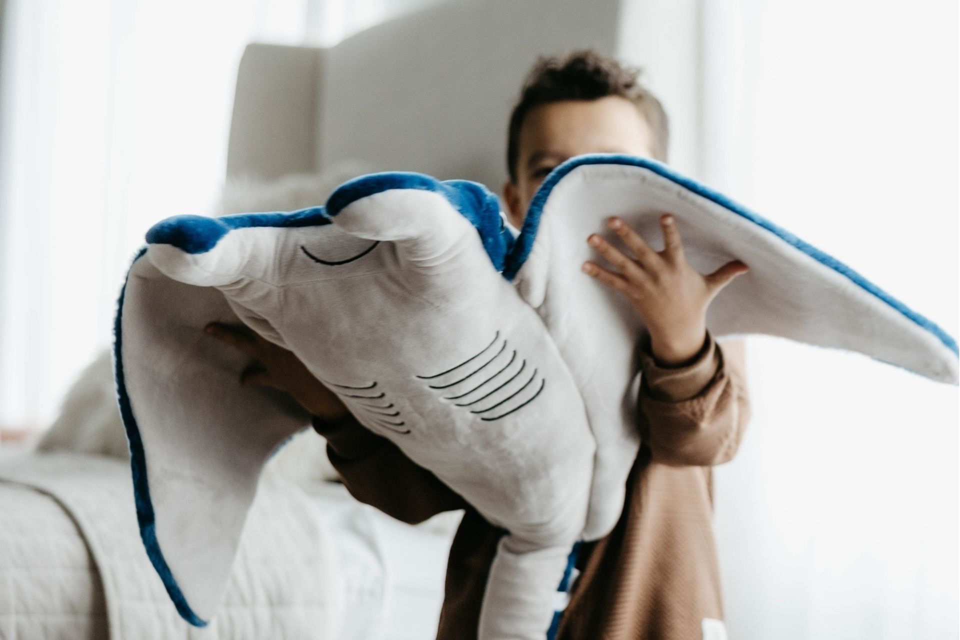 Amazon.com: The Petting Zoo Manta Ray Stuffed Animal Plushie